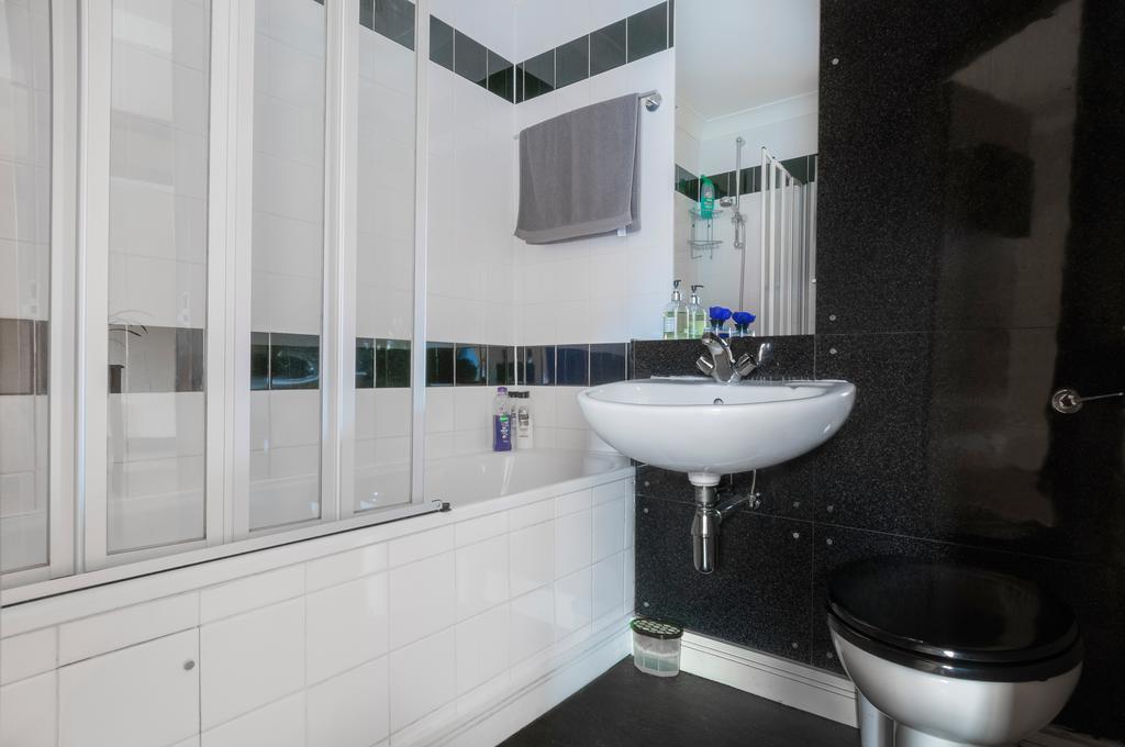 Dean Village - Lovely 2 Bed In Picturesque Dean Village With Balcony And Private Parking Appartement